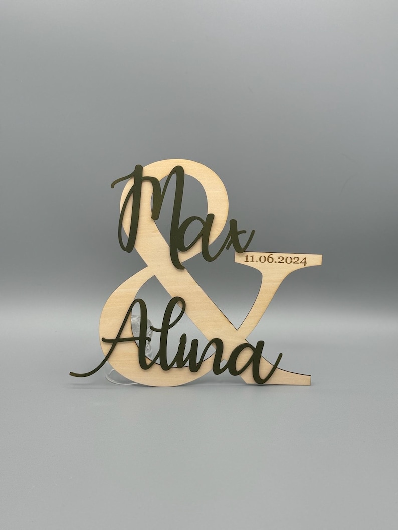 Holz-Ampersand mit zwei Namen